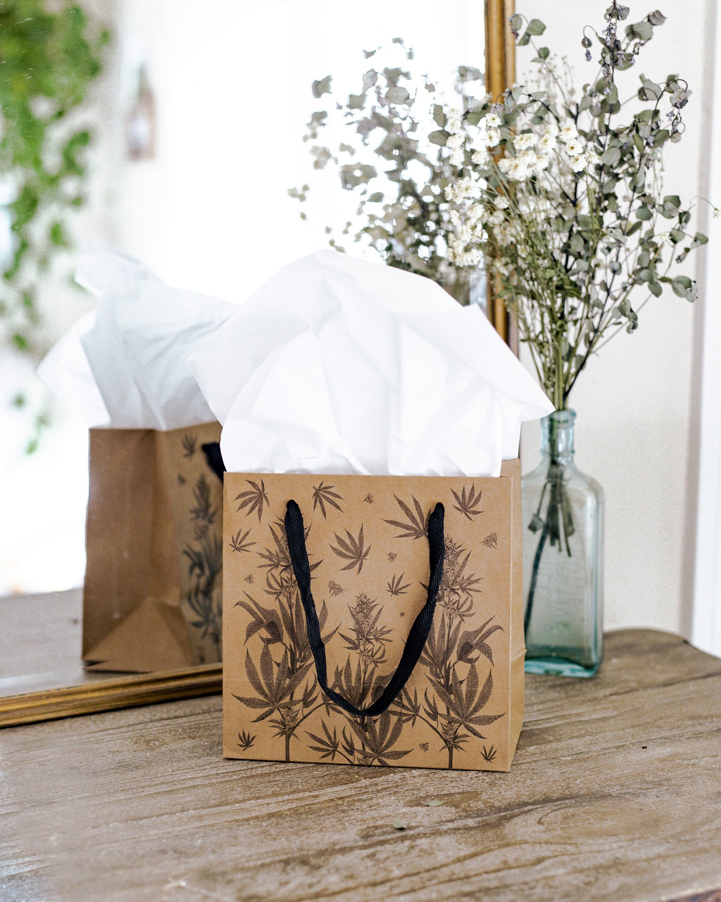 Eco Luxe Cannabis Botanical Gift Bag Set – Kraft Paper with Recycled Black Tissue