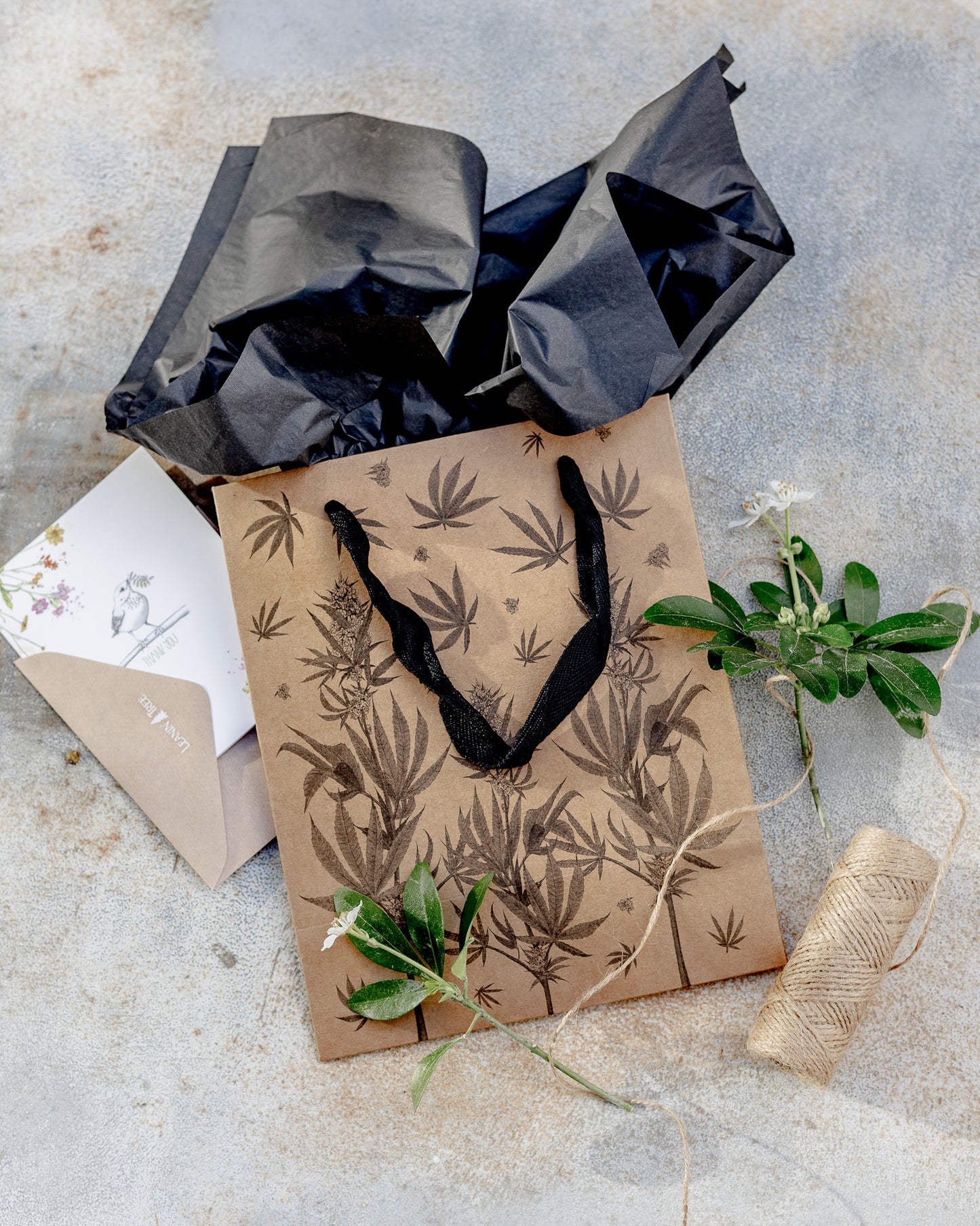 Eco Luxe Cannabis Botanical Gift Bag Set – Kraft Paper with Recycled Black Tissue
