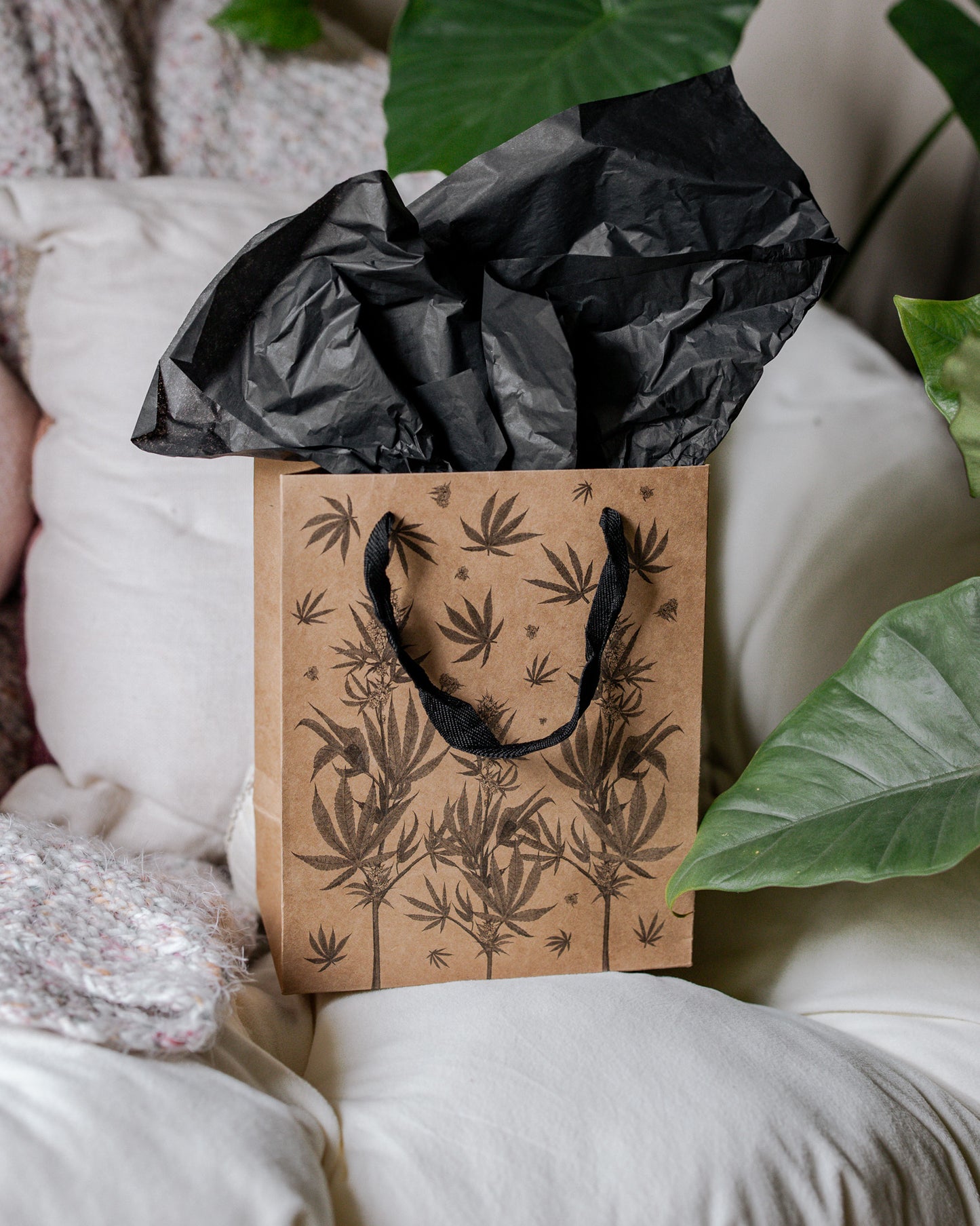 Eco Luxe Cannabis Botanical Gift Bag Set – Kraft Paper with Recycled Black Tissue